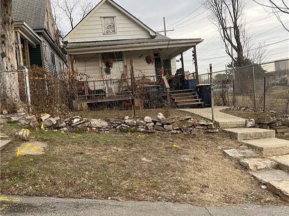 2nd image of 2325 Fairmount Ave
