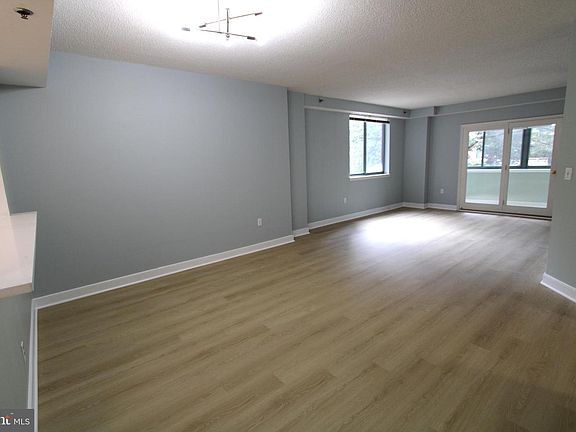 3rd image of 1045 N Utah St #2-210