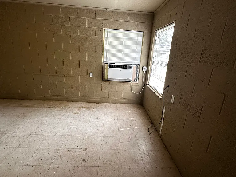 2404 Oak Dr — Photo 12