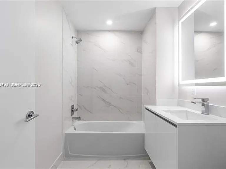 700 NE 24th St #4206 — Photo 32