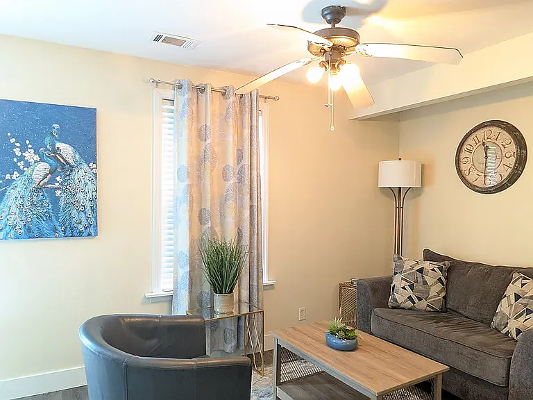 1 bed, 650 sqft, $1,500 — Photo 3