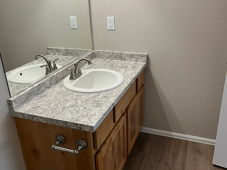 Pelican Bluff Apartments — Photo 39