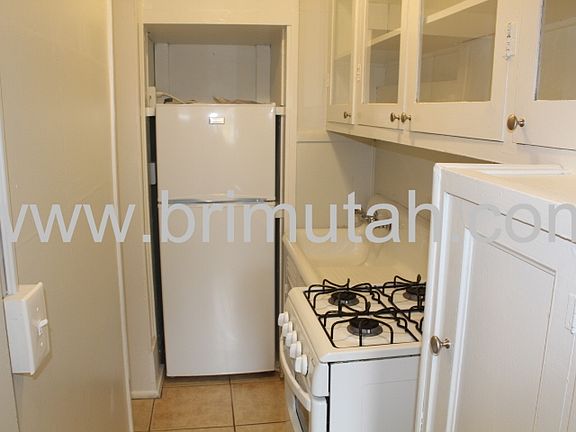 5th image of 658 E 3rd Ave #1
