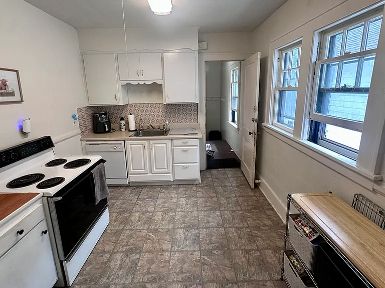 152 Milburn St #2 — Photo 8