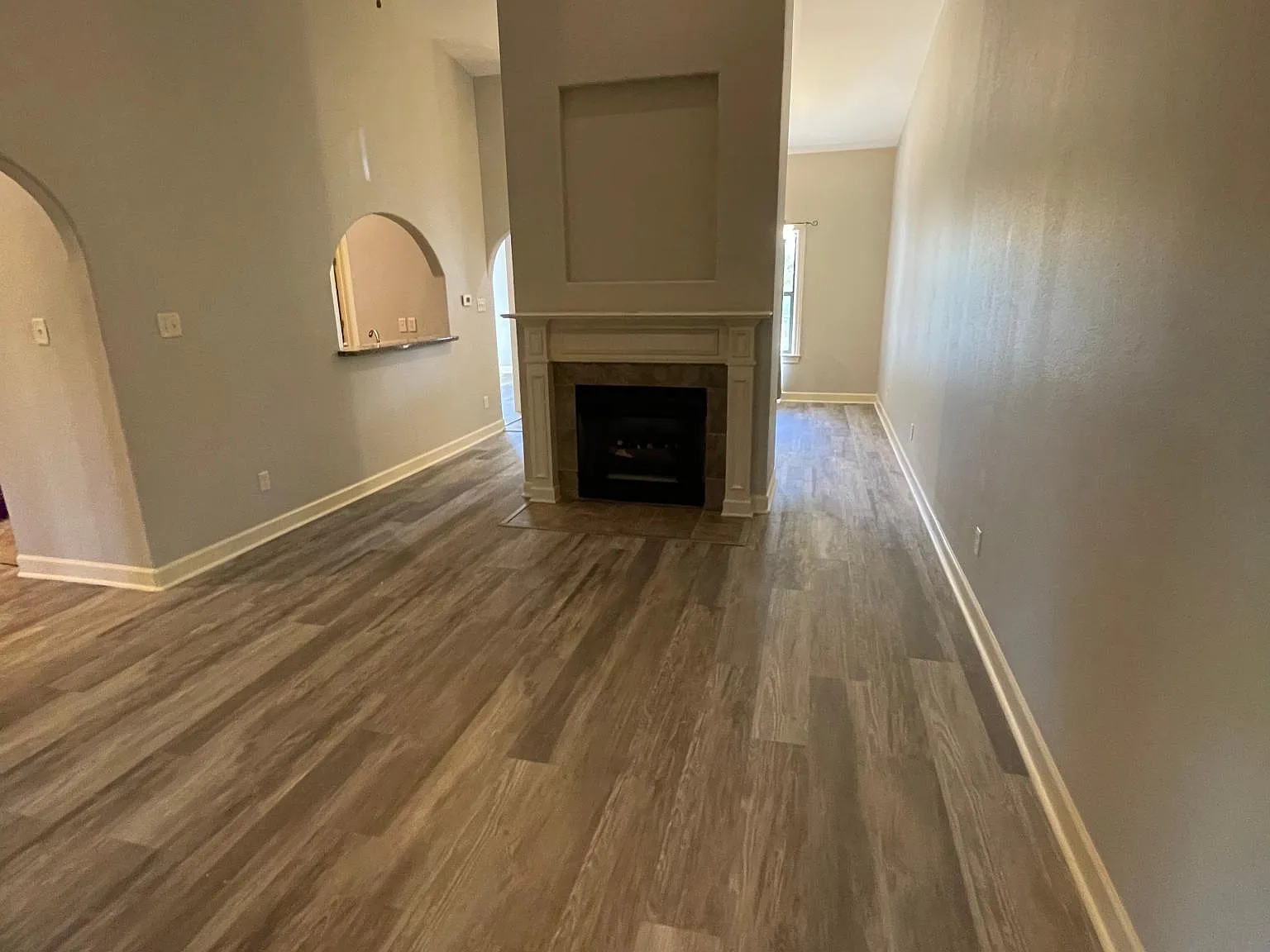 301 Kings Row Dr — Photo 2