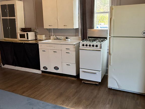 3rd image of 405 Horner St #13
