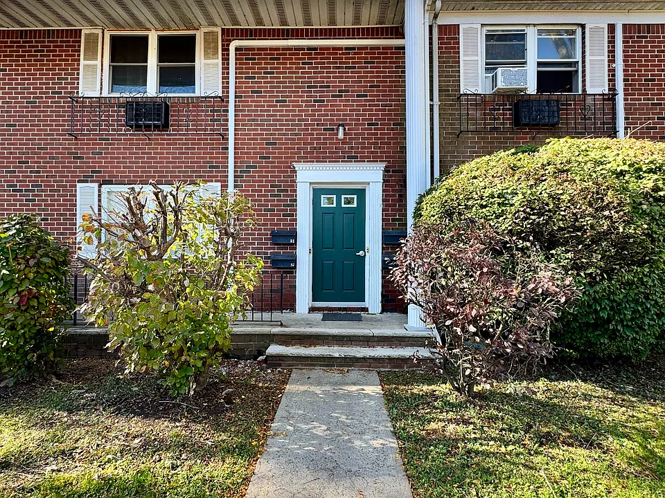 289 Main St #11L