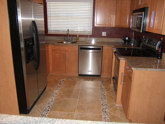 brand new kitchen w/maple cabinets, granite, stainless steel appliances