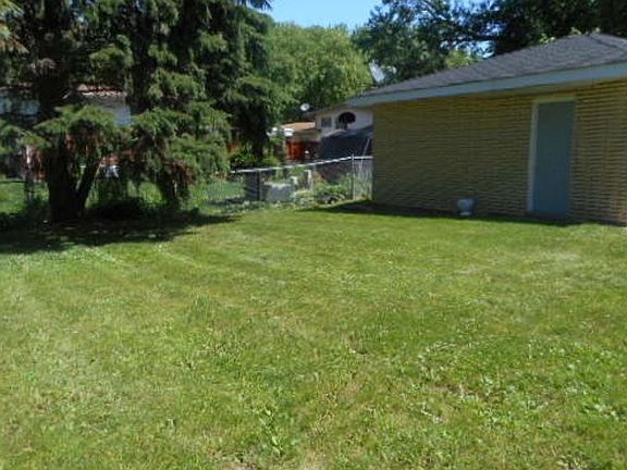 3rd image of 825 W 187th St