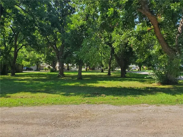 228 N Cedar St #10, Pauls Valley, OK 73075