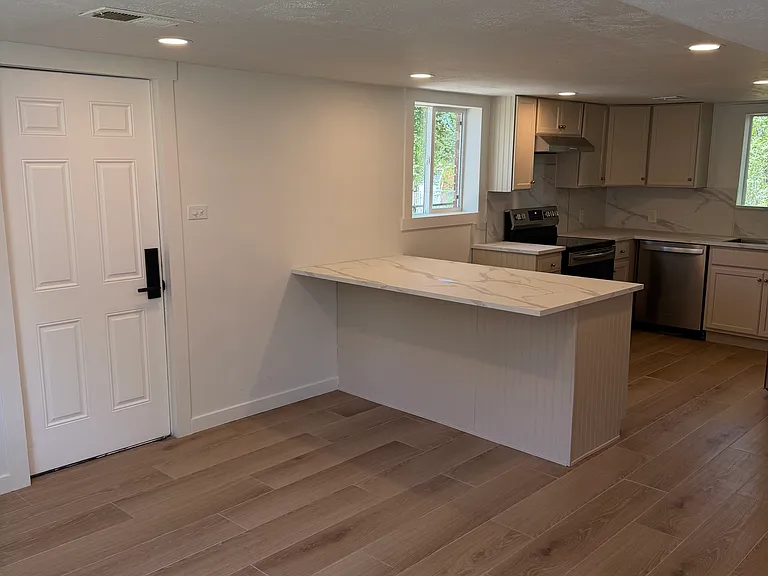 670 Healy St — Photo 5