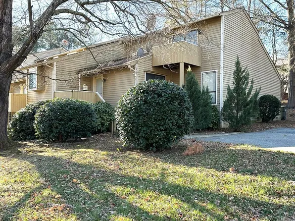 1017 N Center St NW, Hickory, NC 28601