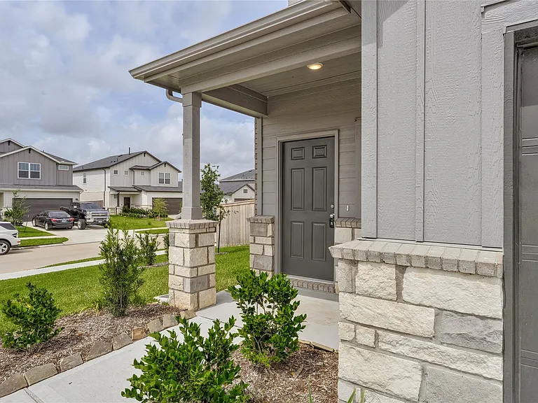 905 Silver Buckle Ln — Photo 2