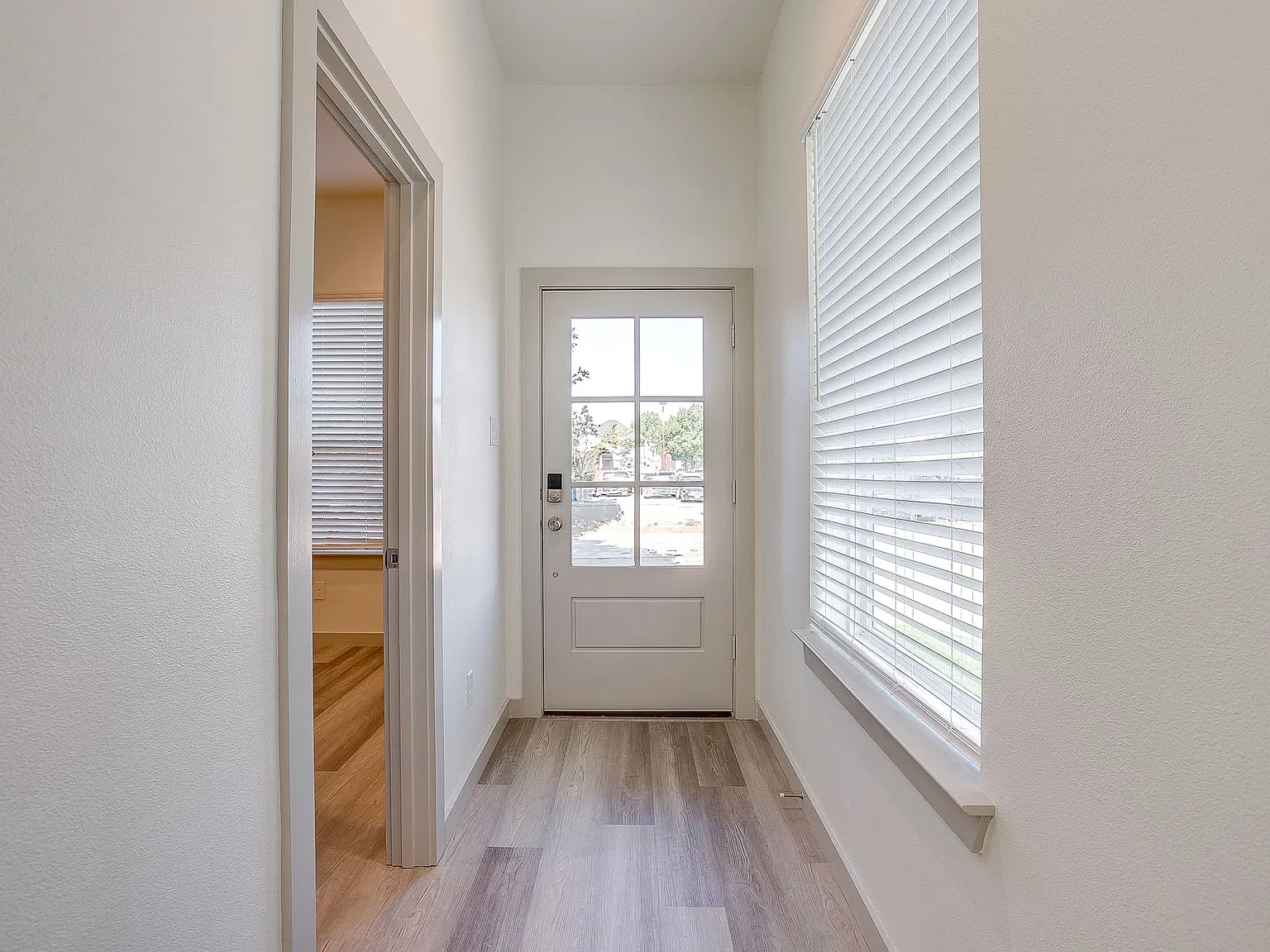 5 bed, 5.5 bath, 2409 sqft, $7,250 — Photo 3