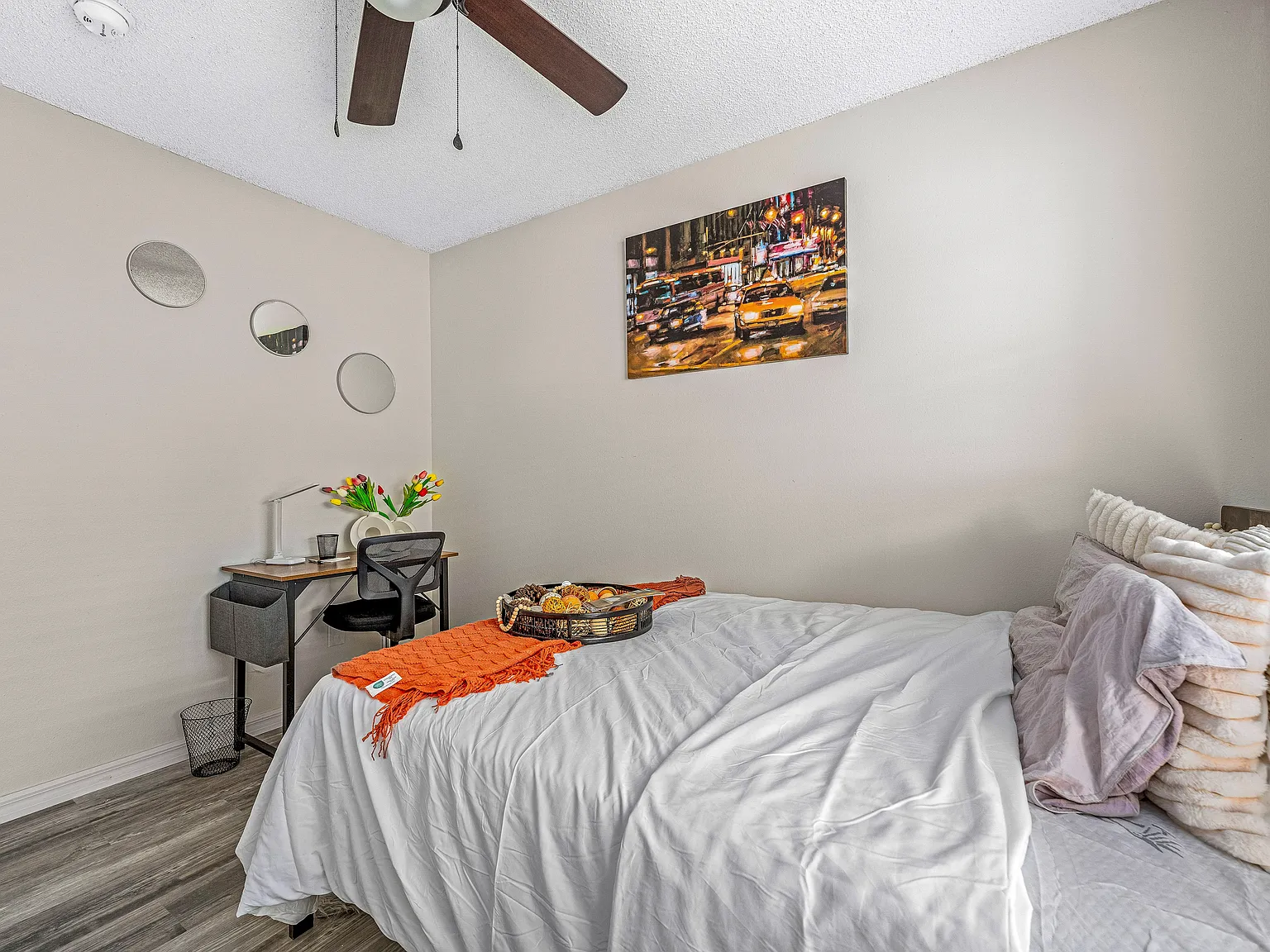 4 bed, 2.0 bath, $953 — Photo 2
