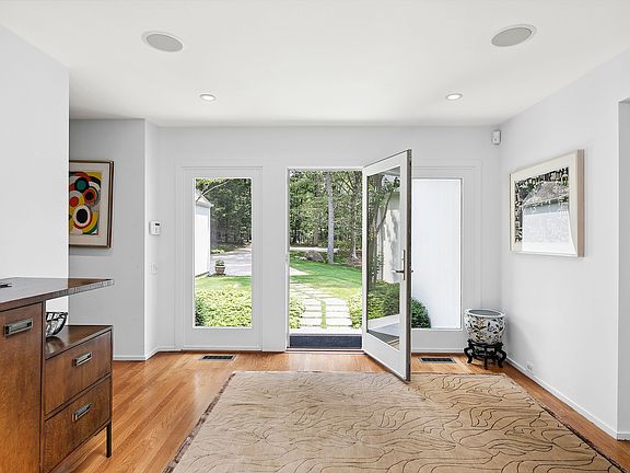 4th image of 4 Old Orchard Ln