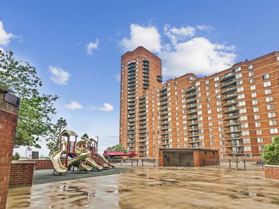 704 Harmon Cove Tower, Secaucus, NJ, 07094