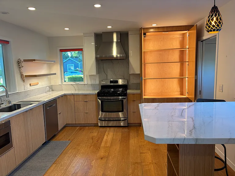 1925 Howard Ave — Photo 8