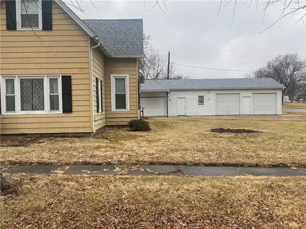 701 Stoutmore St, Polo, MO 64671