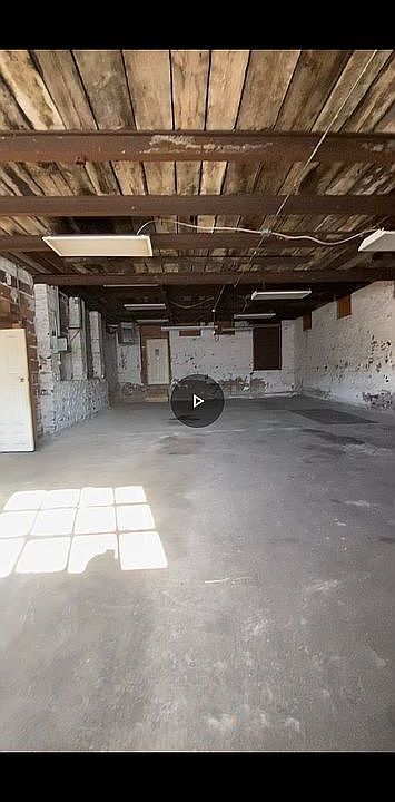 1st image of 1605 Broadway Ave.