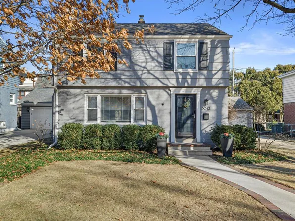 5042 North Larkin STREET, Milwaukee, WI 53217