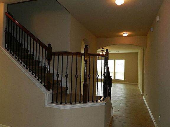 2nd image of 23 Nagshead Pl
