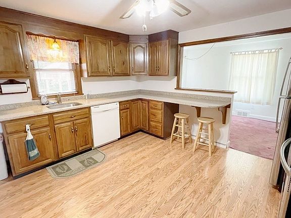 3rd image of 487 Prospect Ave