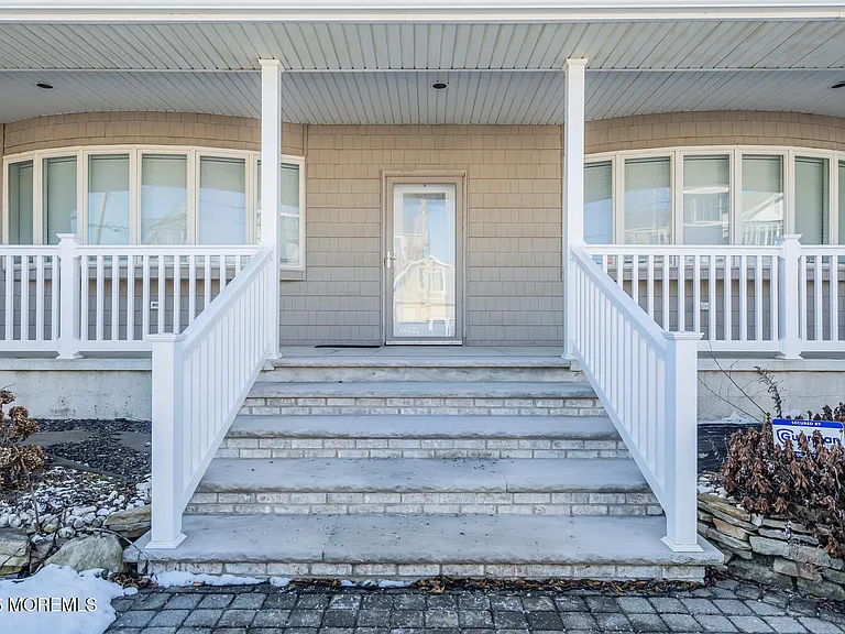 115 N Ocean Ave — Photo 5