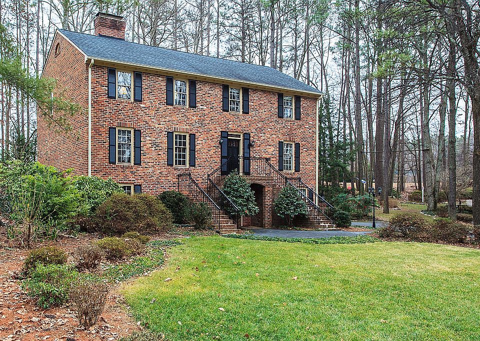 1st image of 407 Berwickshire Dr