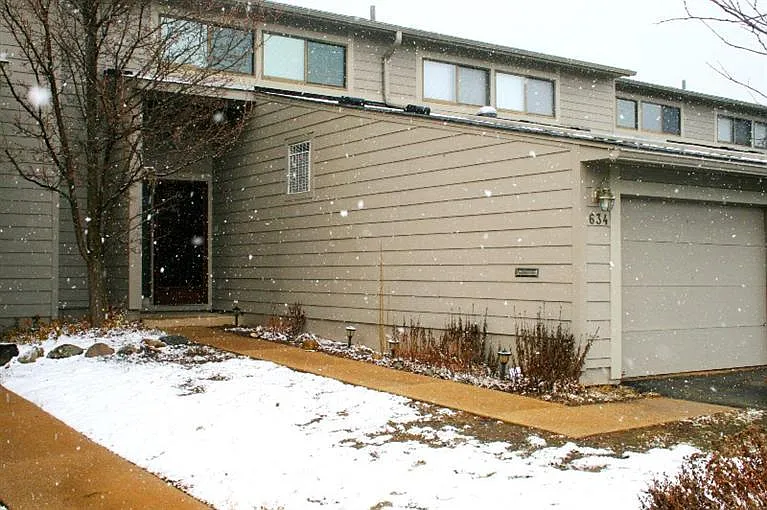 634 Peninsula Ct photo 1