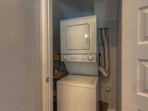 3rd image of 3005 Bond Dr
