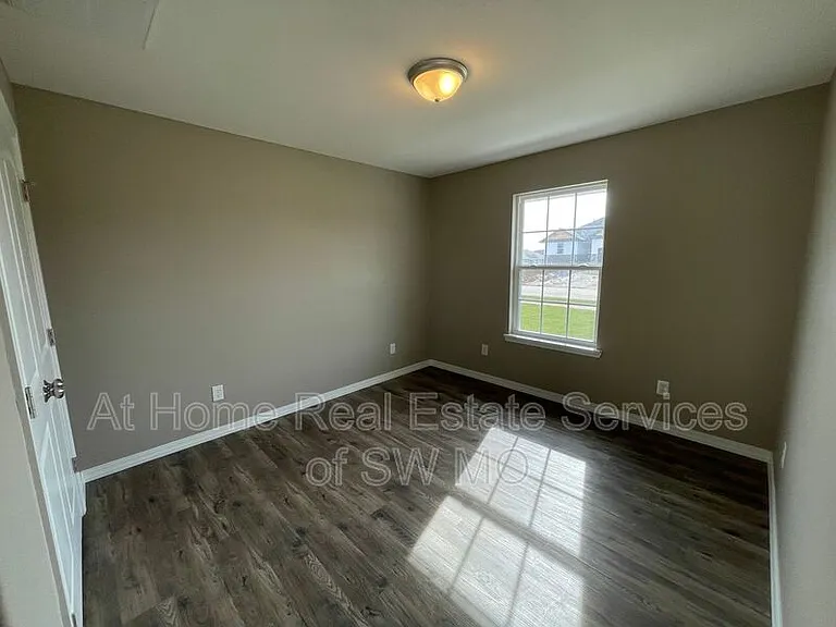 327 Forest Hollow St — Photo 11