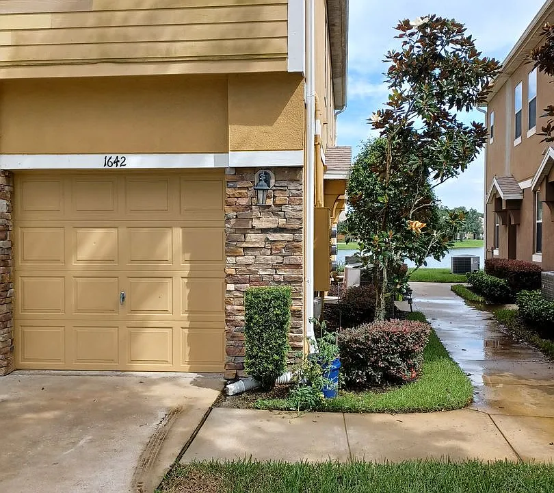 1642 Scarlet Oak Loop