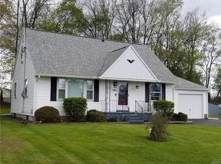 9449 Woodlawn Dr, Brewerton, NY 13029