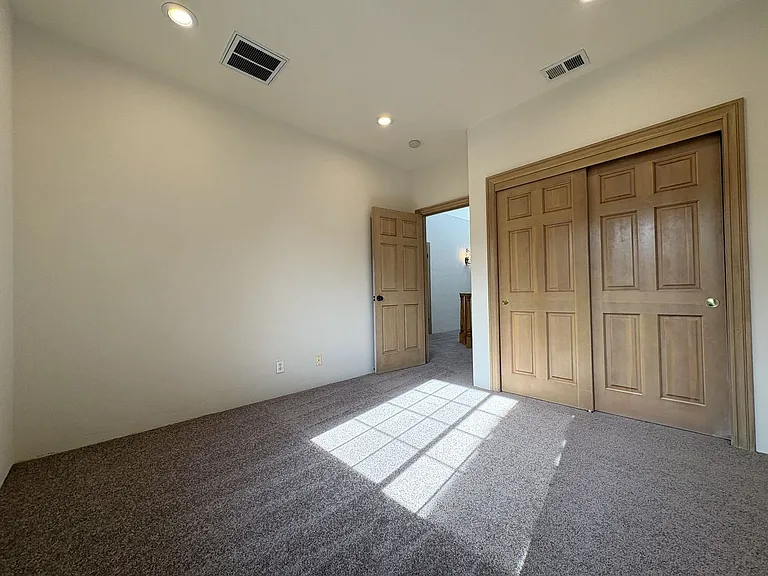 712 Elizabeth Ln — Photo 29