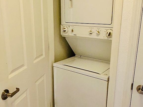 4th image of 88 N Jackson Ave Unit 412