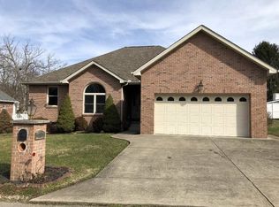 3 Lorrimel Dr, Huntington, WV 25705