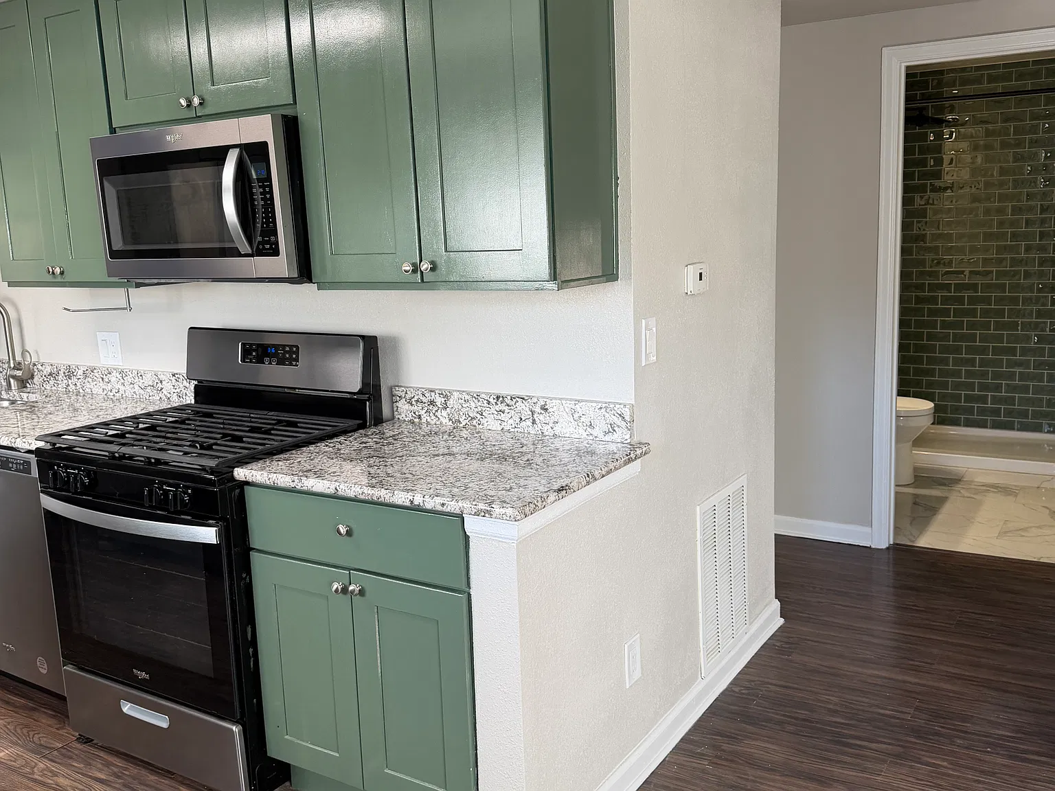 2 bed, 700 sqft, $2,200 — Photo 4