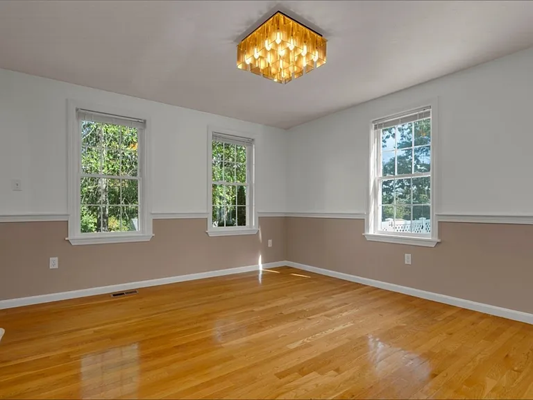 577 Winter St — Photo 11