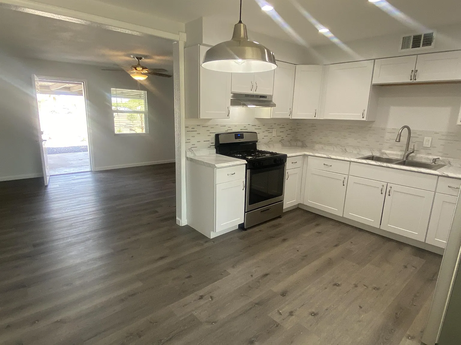 1302 North 48th Place - 4 — Photo 4