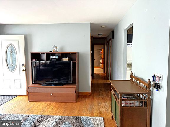 4th image of 3112 Pyles Dr