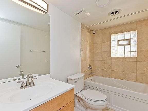 3rd image of 3739 N Greenview Ave APT 1