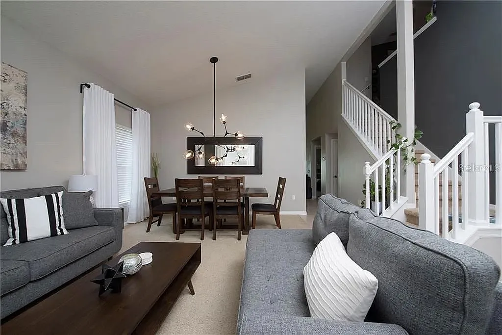 4 bed, 2.5 bath, 2335 sqft, $2,399 — Photo 4