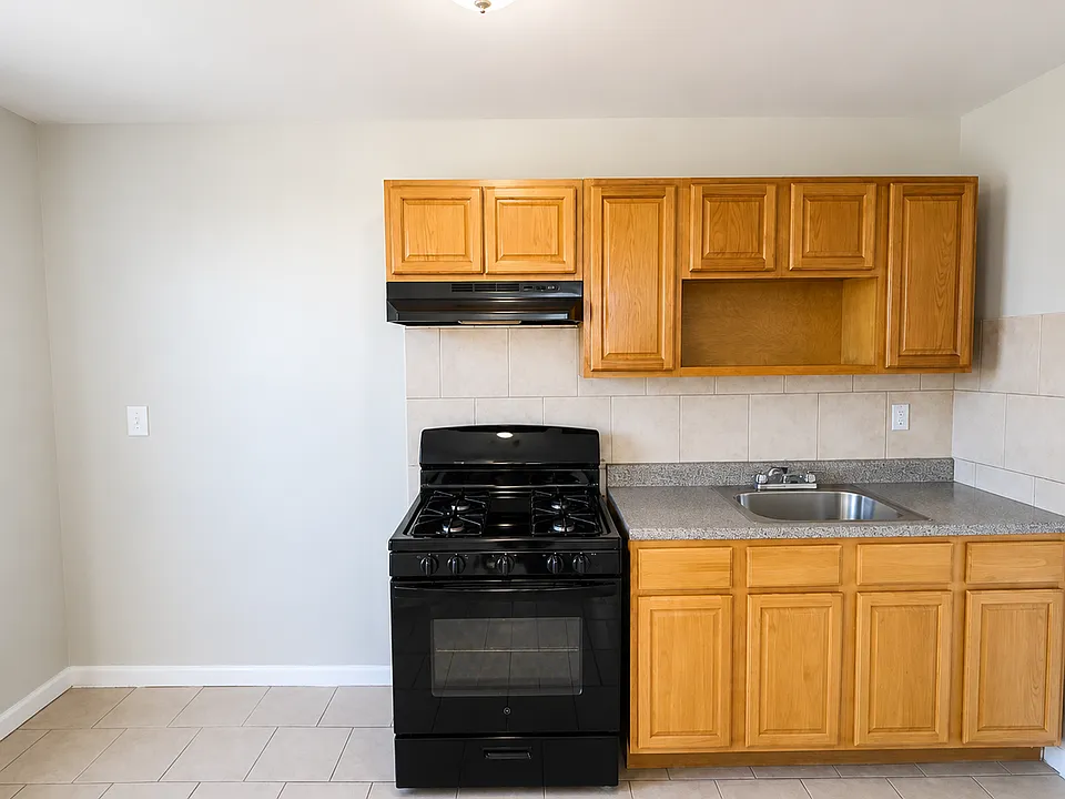 76 N 9th St #14