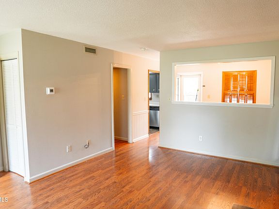 5th image of 1705 W Lakeview Dr APT 1