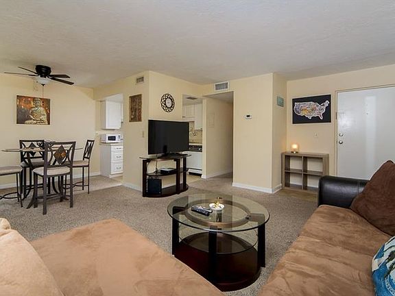 5th image of 2707 Hidden Lake Blvd Unit B