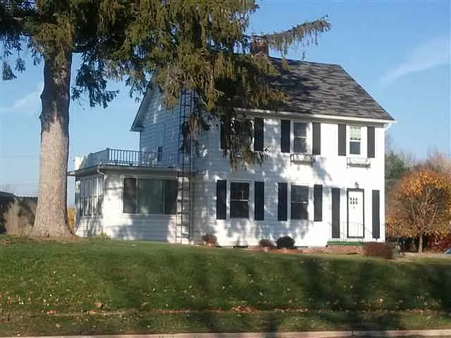 202 S Main St photo 1