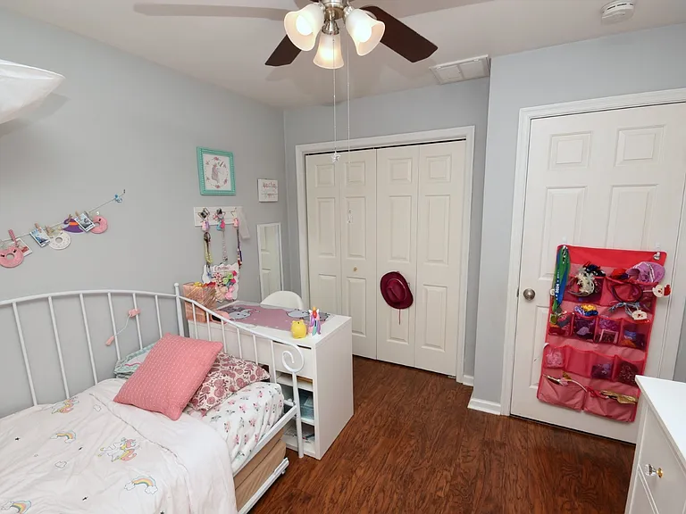 Bedroom #3 9.9ftx11ft
