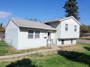 2822 Wedgewood Rd, Des Moines, IA 50317