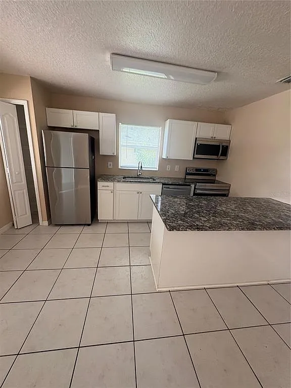 2 bed, 2.0 bath, 1100 sqft, $1,325 — Photo 2
